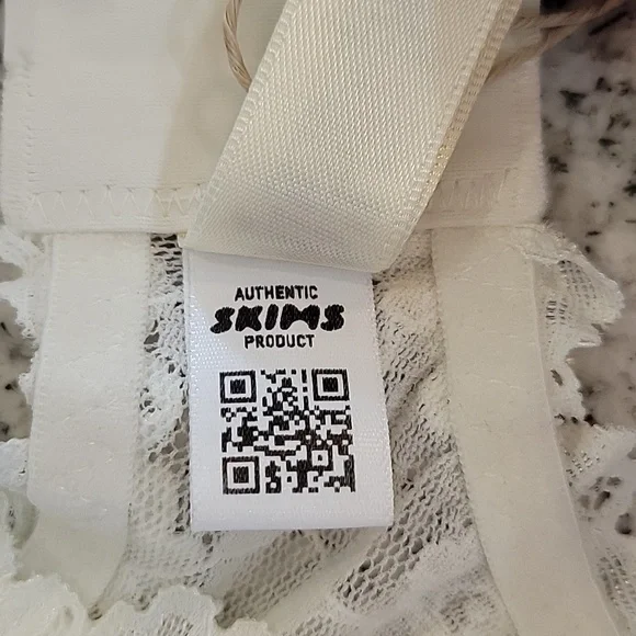 Skims Bra 38D NWT - Picture 7 of 8